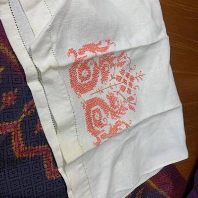 Large Dining Linens Lot - Table Runners Tablecloths Placemats Napkins