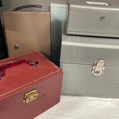 4 Safety boxes