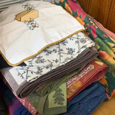 Mostly Fall Holiday Dining Linens Lot -Tablecloths Placemats