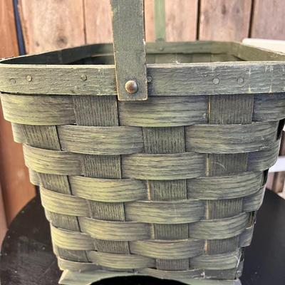 Vintage Colonial Woven Basket with Silver Tone Metal Eagle