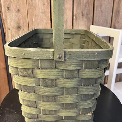 Vintage Colonial Woven Basket with Silver Tone Metal Eagle