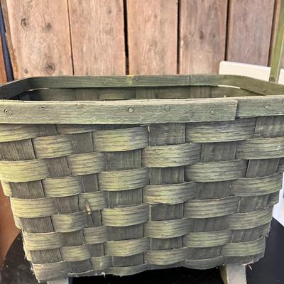 Vintage Colonial Woven Basket with Silver Tone Metal Eagle