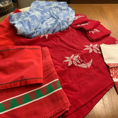 Large Tub - Christmas Dining Linens Lot - Table Runners Tablecloths Napkins Placemats