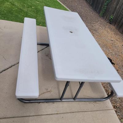 Picnic table