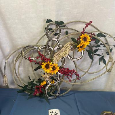 Horse Shoe and Rope Wall Decor