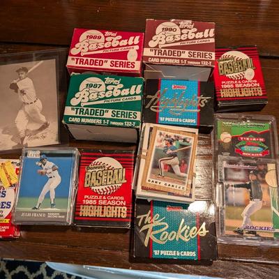 Large Lot of Baseball Cards