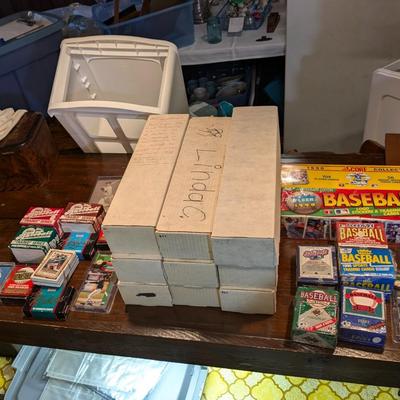 Large Lot of Baseball Cards