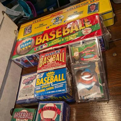 Large Lot of Baseball Cards