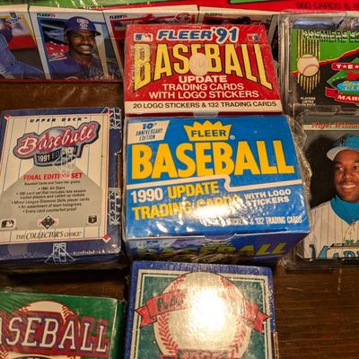 Large Lot of Baseball Cards