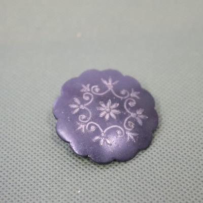 Decorative flower pin