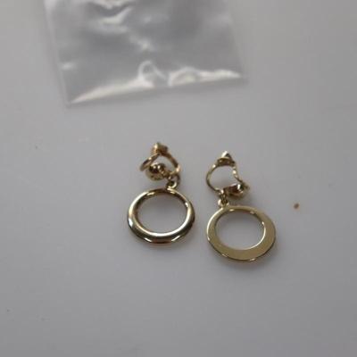 Gold circle dangle earrings