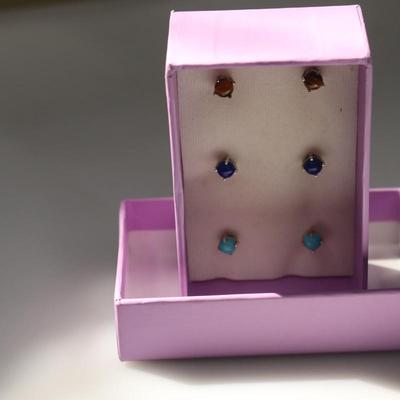 3 pairs of studded earrings