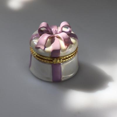 Porcelain Trinket Hinged Box White w/Purple Bow Gold Metal Trim