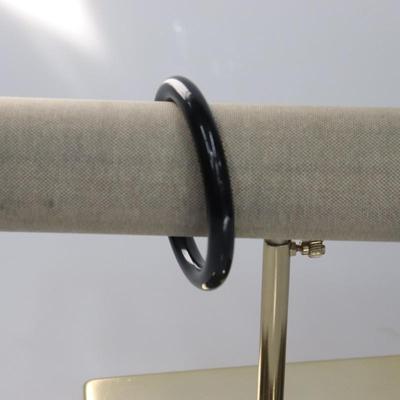 Black dangle bracelet