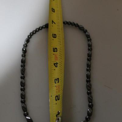 Magnetic stone nectlace