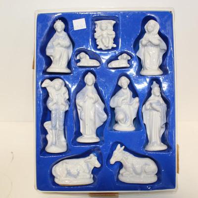 Vintage Sears Trim Shop 12 piece Porcelain Bisque Nativity Set