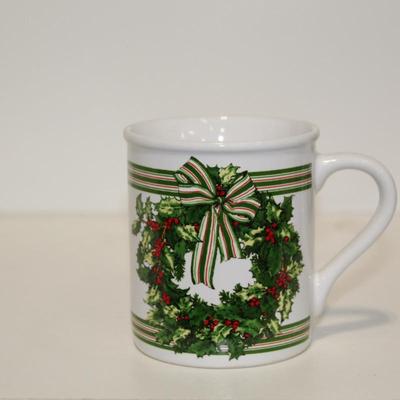 Vintage Hallmark Christmas Mug w/Wreath, Japan