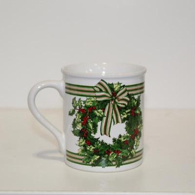 Vintage Hallmark Christmas Mug w/Wreath, Japan