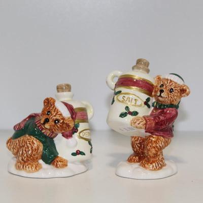 Bear salt and pepper shakers