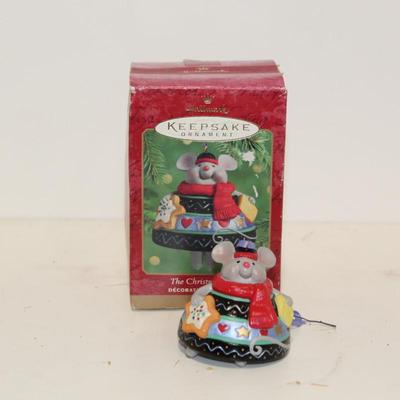 2000 Hallmark THE CHRISTMAS BELLE Porcelain Mouse w/Cookie Hanging ORNAMENT