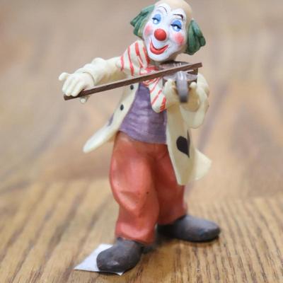 minature clown with violin