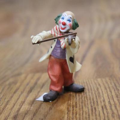 minature clown with violin