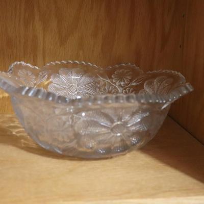 Vintage Heavy Daisy EAPG 2 Pt Pressed Glass Sawtooth Serving Bowl