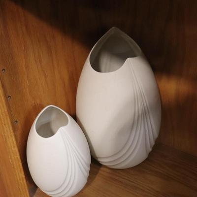 VINTAGE LENOX BISQUE DECORATIVE VASE 