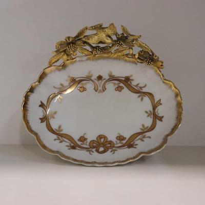 White and Gold Majestic soap dish