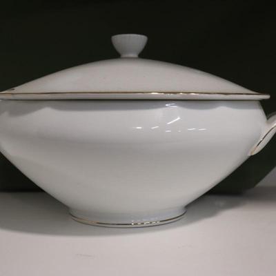 Schirnding Bavaria Soup Tureen Lidded Casserole Dish With Gold Edging