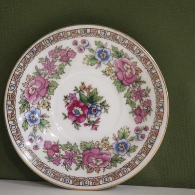 Vintage Floral Pattern 4.5" Demitasse Saucer Gold Rim and tea cup