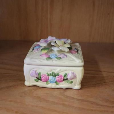 Vintage Ceramic Jewelry 3D Floral Box
