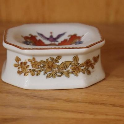 Nelson Rockefeller Mottahedeh, Soap Dish -Vista VA Alegre, Exquisite Colors