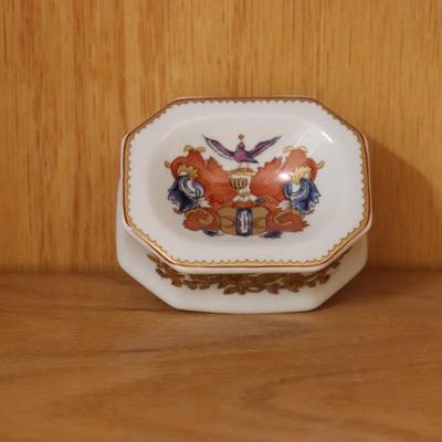 Nelson Rockefeller Mottahedeh, Soap Dish -Vista VA Alegre, Exquisite Colors