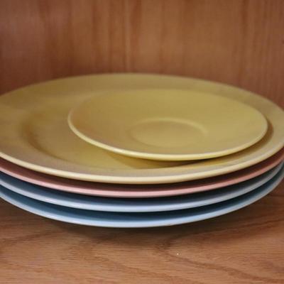 Dinner Franciscan (set of 4) and 1 small saucer plate