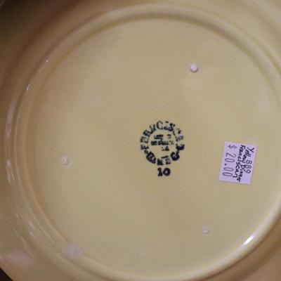 Dinner Franciscan (set of 4) and 1 small saucer plate