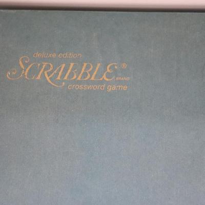 Scrabble deluxe edition game