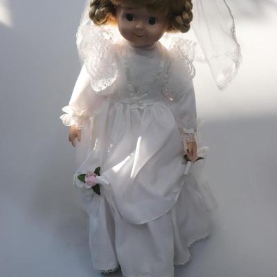 Beautiful Bride vintage porcelain Doll