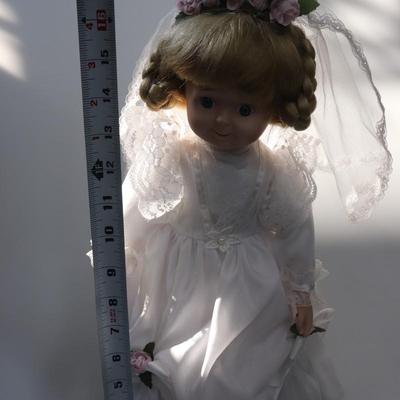 Beautiful Bride vintage porcelain Doll