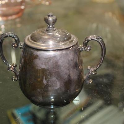 Sugar and cream containers with additonal sugar container with lid