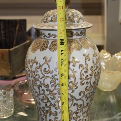 Large Chinese White and Gold Tapestry Porcelain Scalloped Vase
