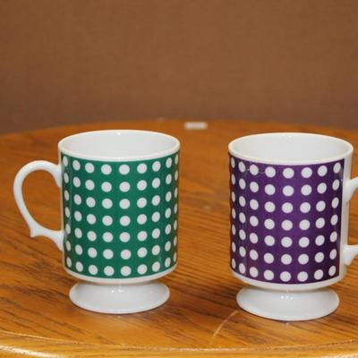 mugs / polka-dotted pair of mugs