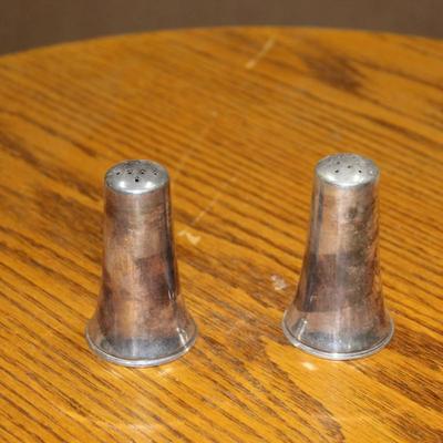Small Salt and pepper shaker