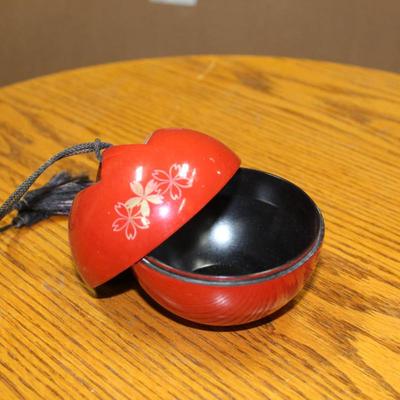 VINTAGE JAPANESE ROUND RED & MAKI TASSELED LACQUER LIDDED BOX SHOCHIKUBAI 