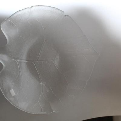 Milky leaf platter