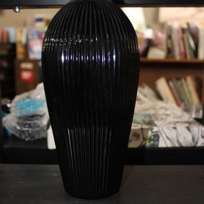 Medium black ribbed vase