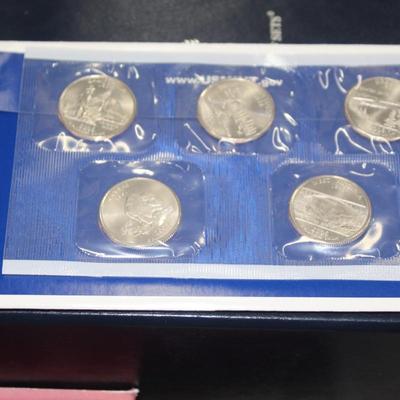 2005 UNITED STATES MINT UNCIRCULATED COIN SET Philadelphia