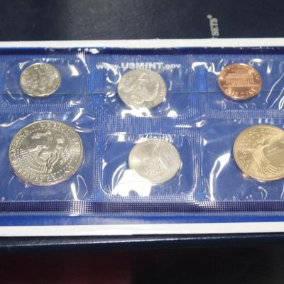 2005 UNITED STATES MINT UNCIRCULATED COIN SET Philadelphia