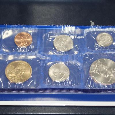 2005 UNITED STATES MINT UNCIRCULATED COIN SET Philadelphia