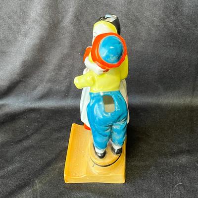 Lot 7 Japan Dutch Couple kissing